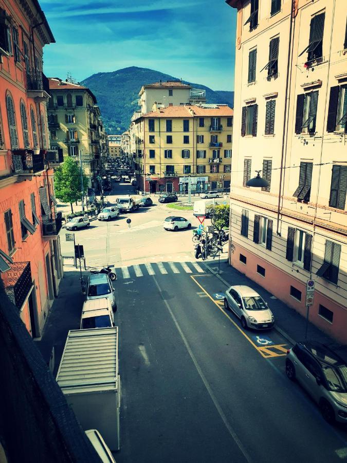 La Maison Des Caprices_ La Spezia _Stazione_5Terre エクステリア 写真